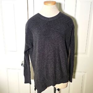 Athleta GrayCrewneck Sweater Soft Knit Casual.‎ acemetrical Hem Size Meduim